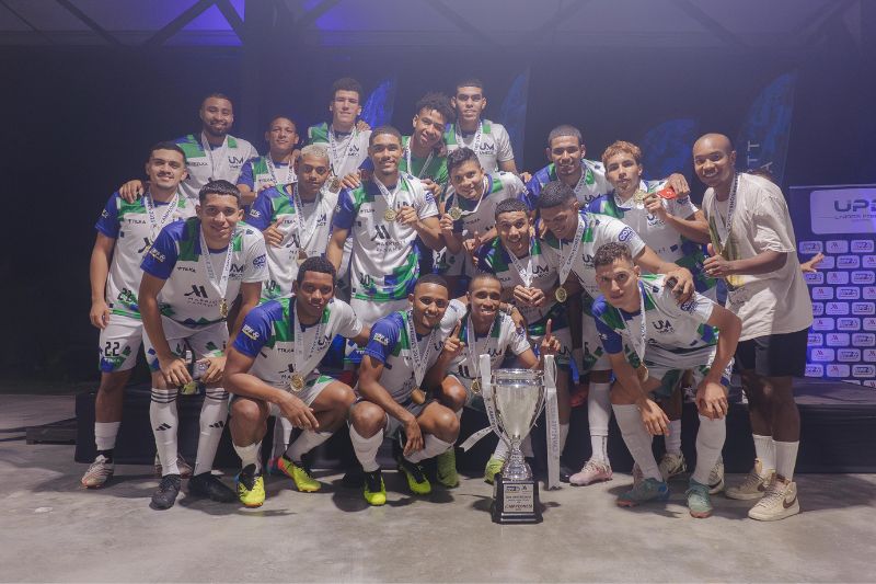 Fútbol </br><span style="font-size:18px";>¡Ven y únete a nuestros entrenamientos!</span>