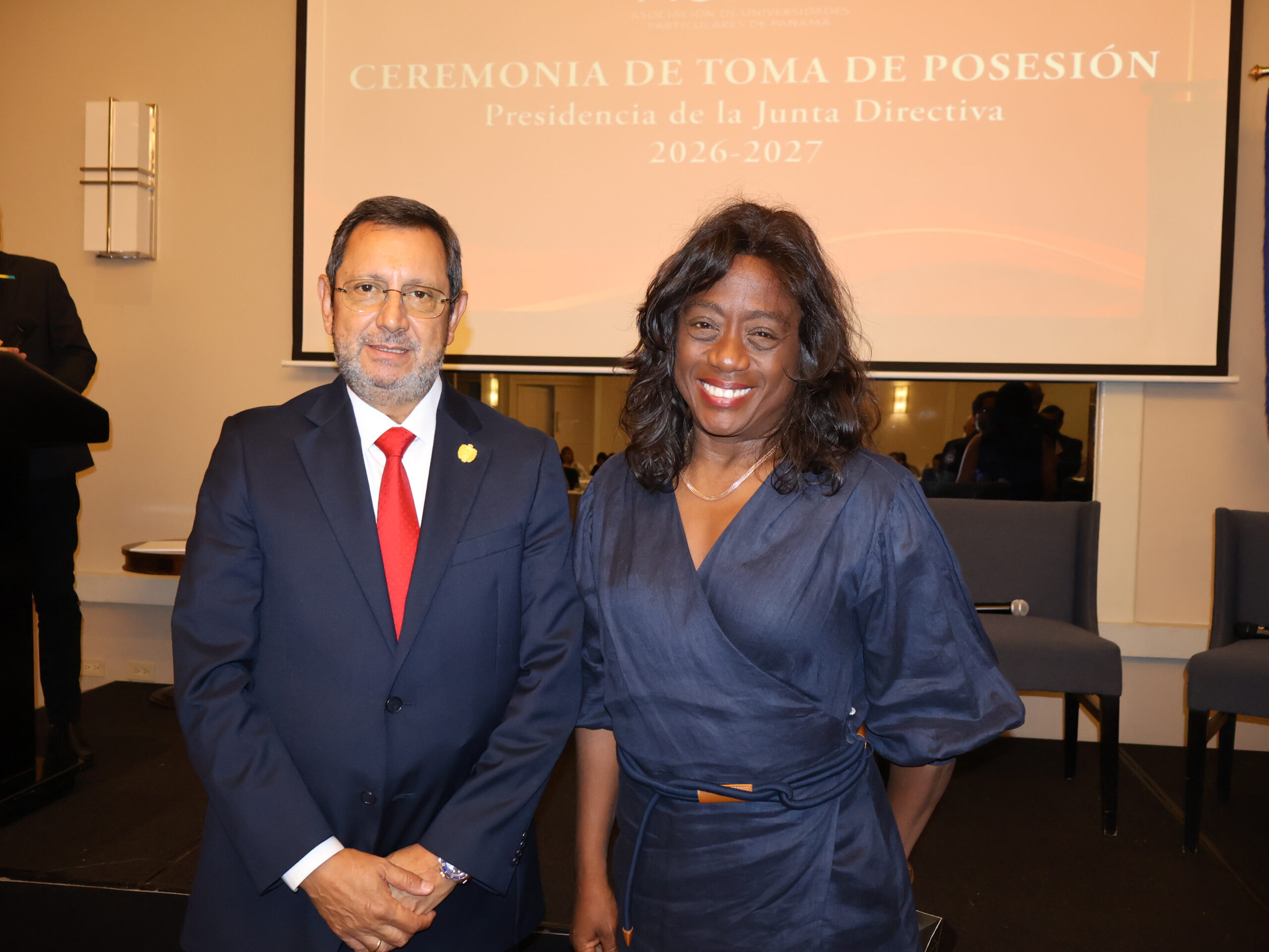 Rector José Alberto Nieto Rojas entrega la Presidencia de AUPPA en panel internacional sobre empleabilidad y educación continua