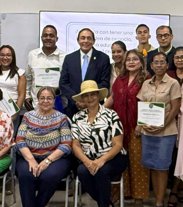 CAMCAFE con UMECIT fortalece la educación financiera y la cultura tributaria en Panamá Oeste