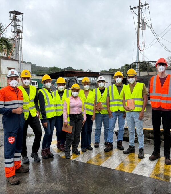 Estudiantes de Gestión Ambiental realizan visita técnica a la planta de producción de Italcol en Capira
