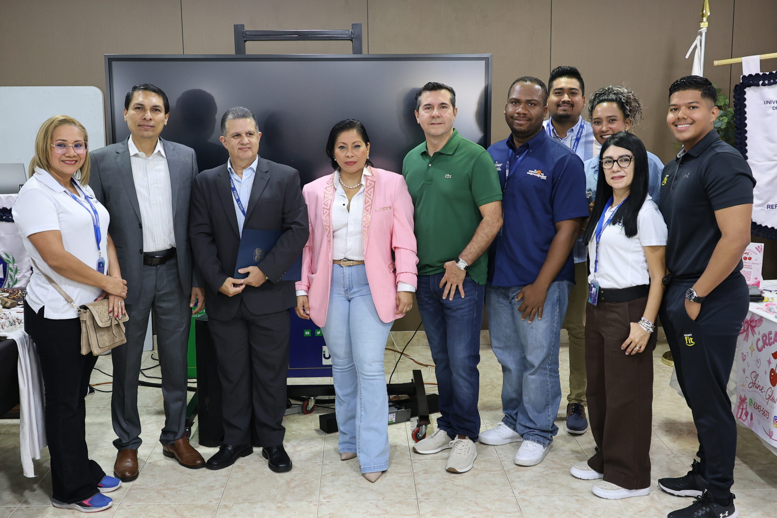 Feria “UMECIT en Movimiento: Emprendimiento y Bienestar”