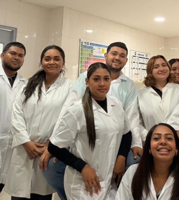 Taller de Separación de Tintas mediante Cromatografía en Papel con estudiantes de Criminalística y Ciencias Forenses