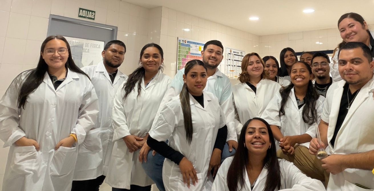 Taller de Separación de Tintas mediante Cromatografía en Papel con estudiantes de Criminalística y Ciencias Forenses