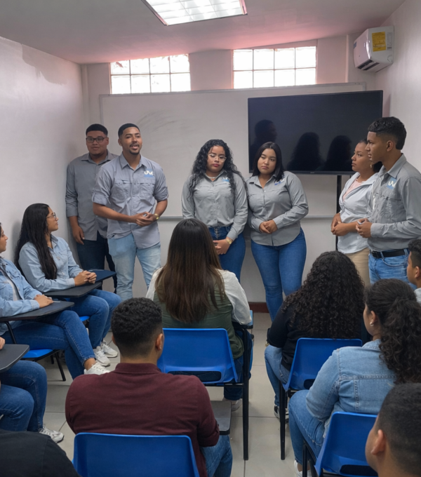 Estudiantes de Seguridad y Salud Ocupacional lideran jornada de capacitación en emergencias en sede Véneto B