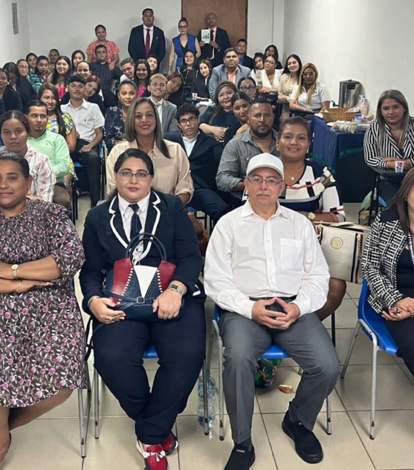 Conferencia sobre Acto, Hechos Administrativos y Derecho de Petición fortalece la formación jurídica en UMECIT sede Chitré