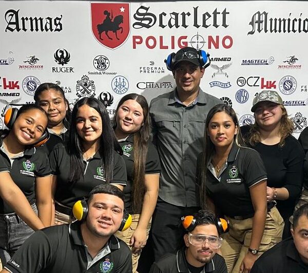 Taller práctico de Balística fortalece la formación de estudiantes de Criminalística en UMECIT