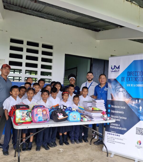 UMECIT fortalece su compromiso social con entrega de útiles escolares en Capira
