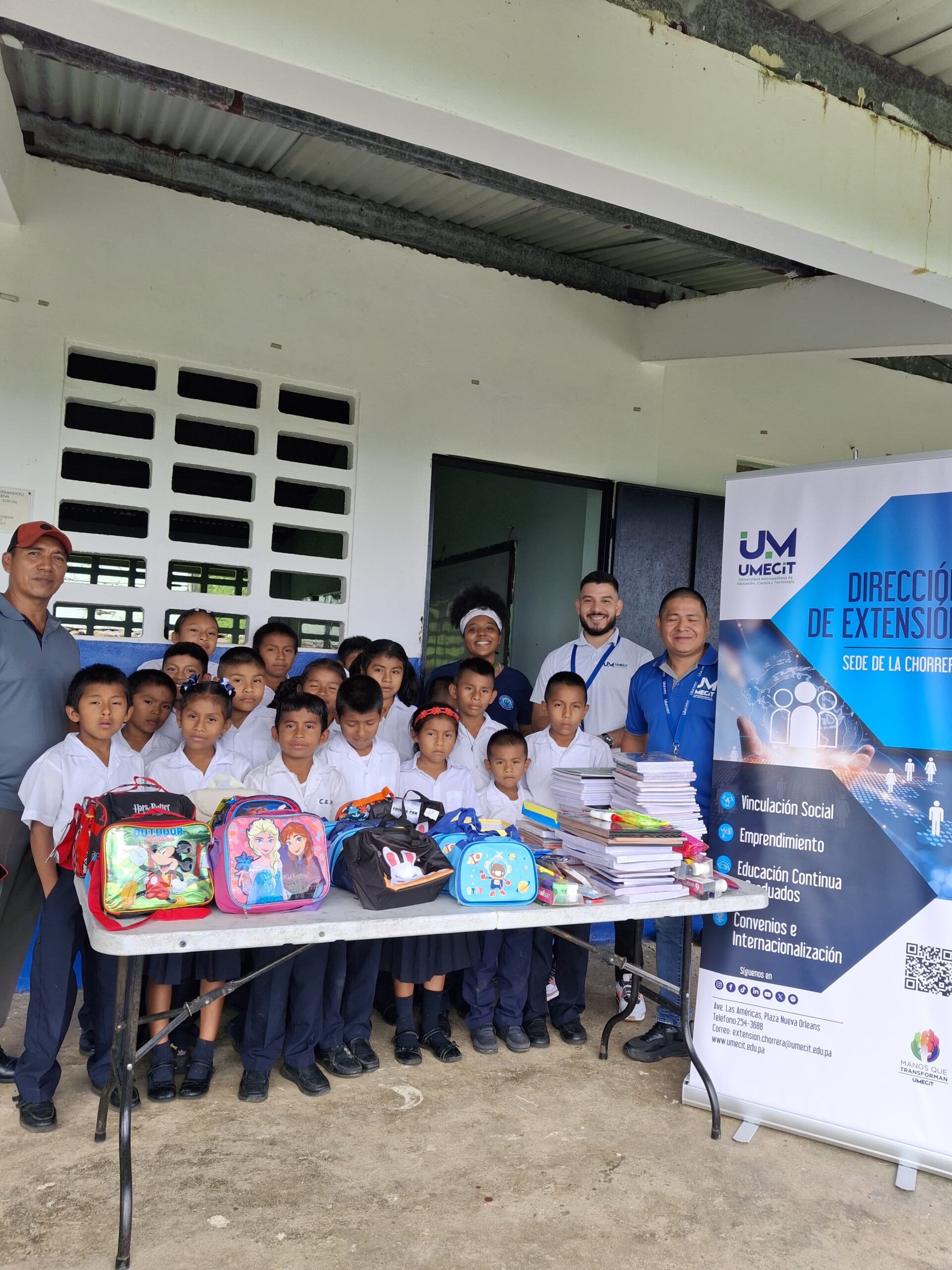 UMECIT fortalece su compromiso social con entrega de útiles escolares en Capira