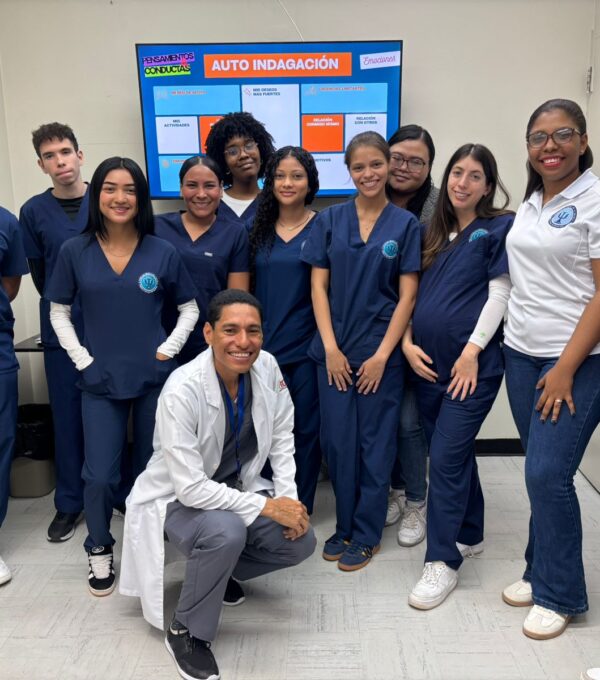 Estudiantes de Psicología de UMECIT fortalecen su formación con visita académica al Instituto Oncológico Nacional