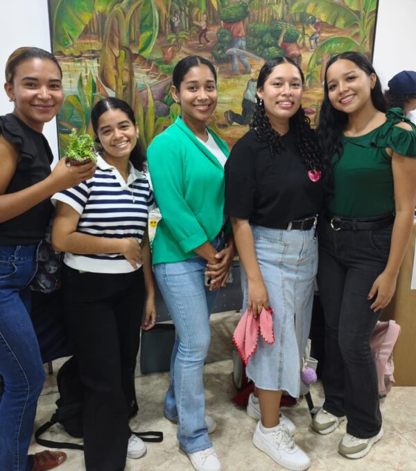 Estudiantes de Gestión Ambiental lideran jornada por el Día Internacional de la Madre Tierra