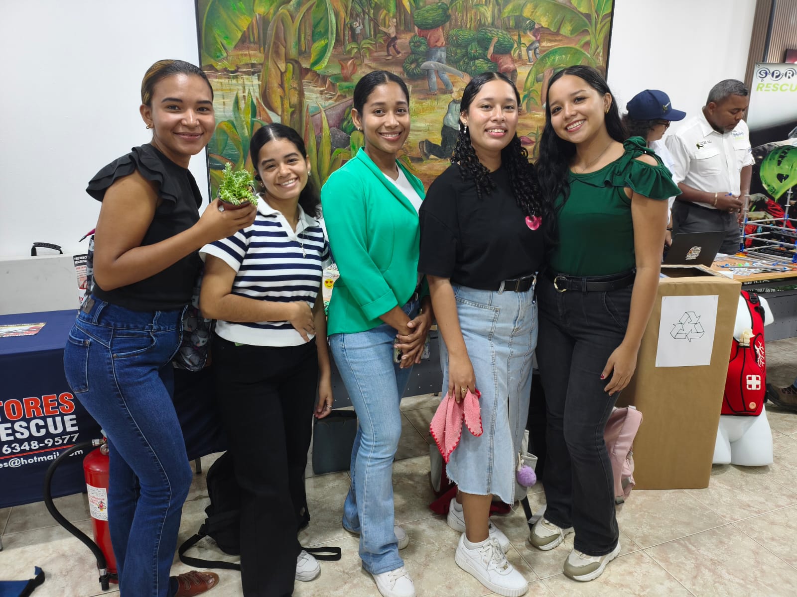 Estudiantes de Gestión Ambiental lideran jornada por el Día Internacional de la Madre Tierra