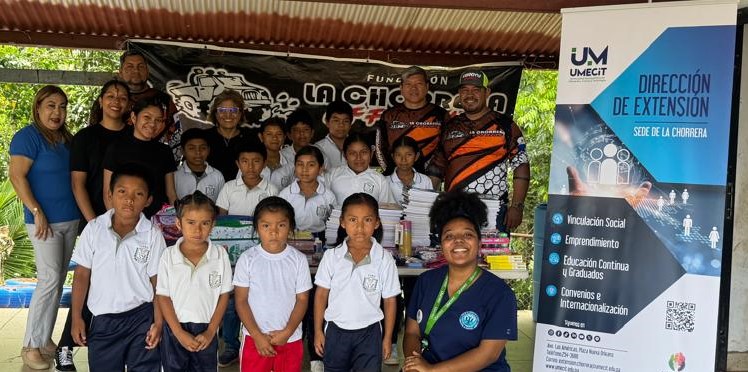Entrega de útiles escolares en la Escuela de Bonga Arriba, Capira