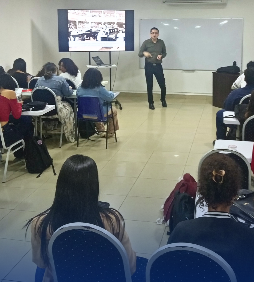 Alfabetización constitucional fortalece la formación cívica de estudiantes de UMECIT en La Chorrera