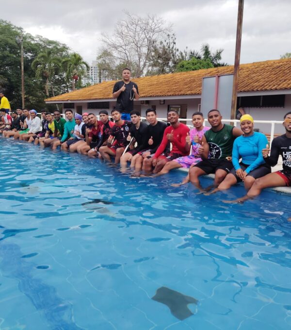 Formación en contextos reales fortalece competencias en natación de estudiantes de Educación Física
