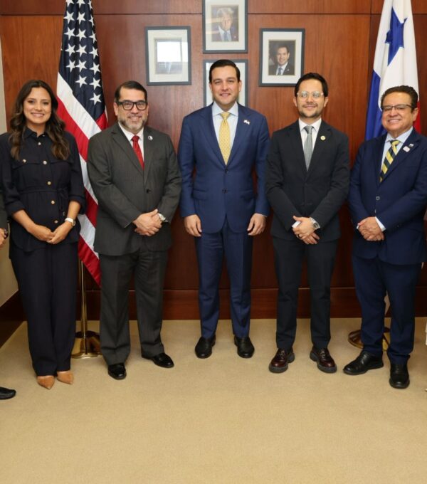 UMECIT participa en encuentro estratégico entre AUPPA y el Embajador de Estados Unidos para fortalecer la cooperación académica internacional