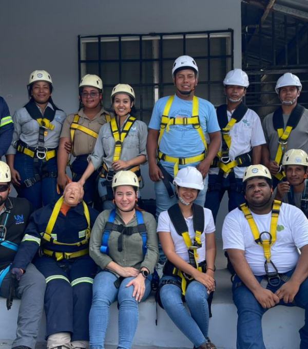 Estudiantes de Seguridad y Salud Ocupacional fortalecen sus competencias en capacitación especializada de espacios confinados
