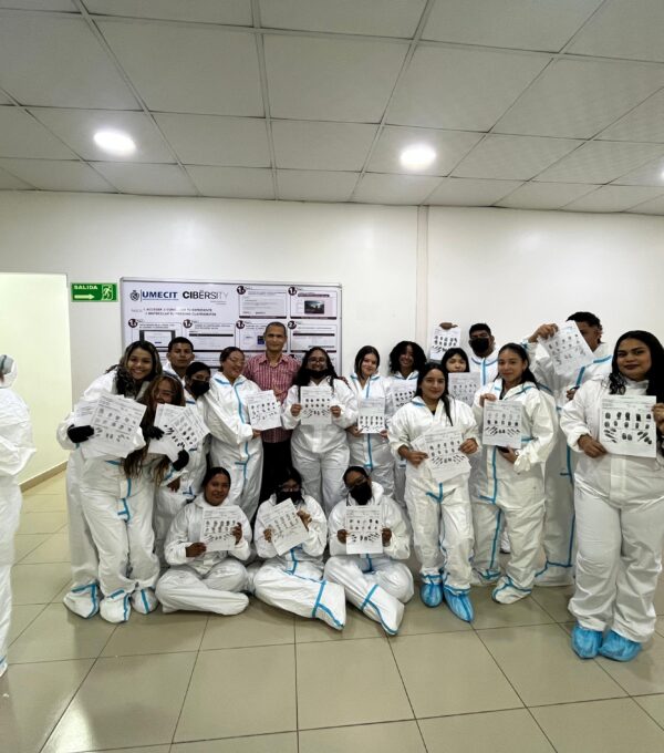 Futuros profesionales perfeccionan técnicas de identificación humana mediante taller especializado
