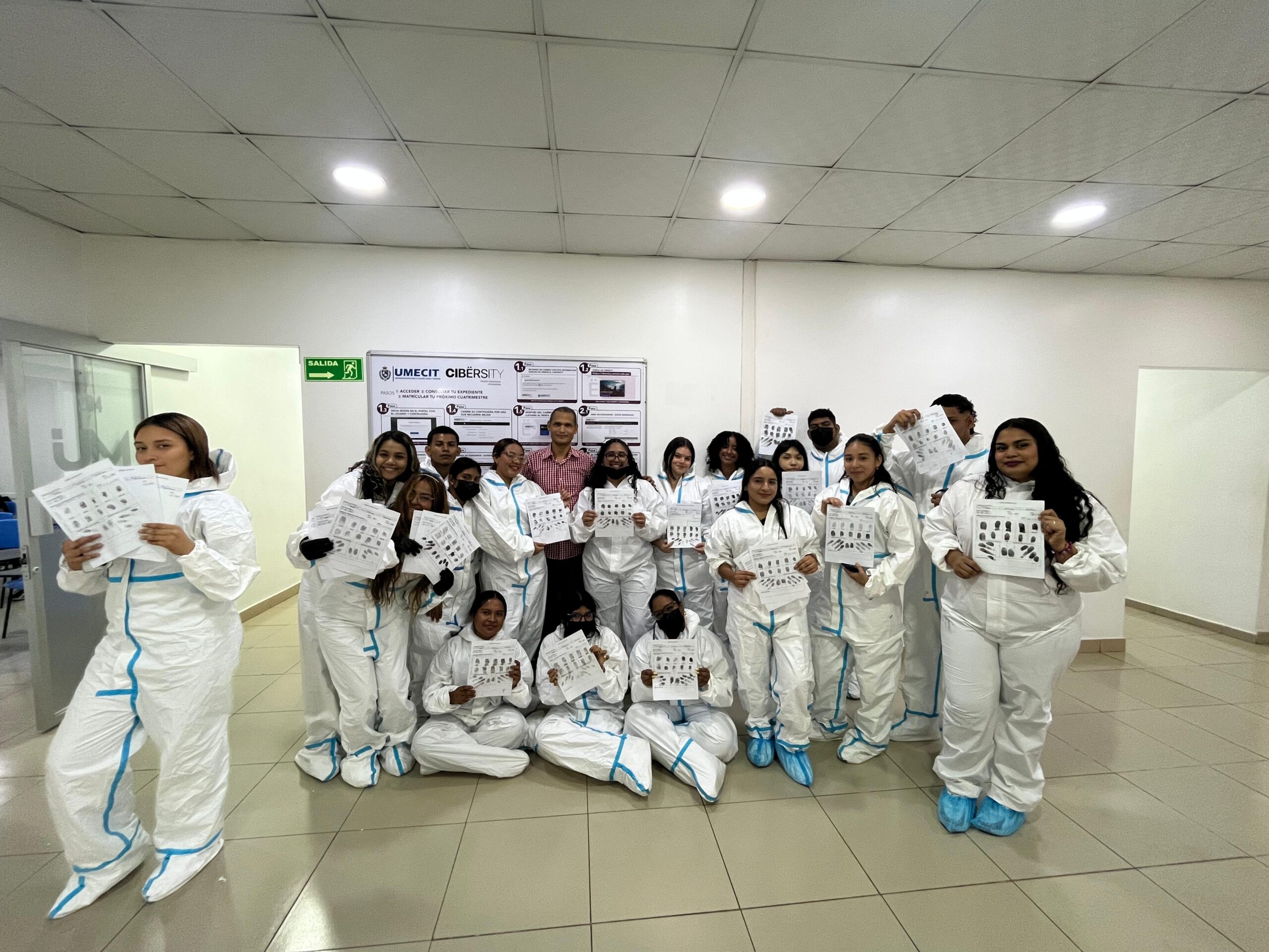 Futuros profesionales perfeccionan técnicas de identificación humana mediante taller especializado