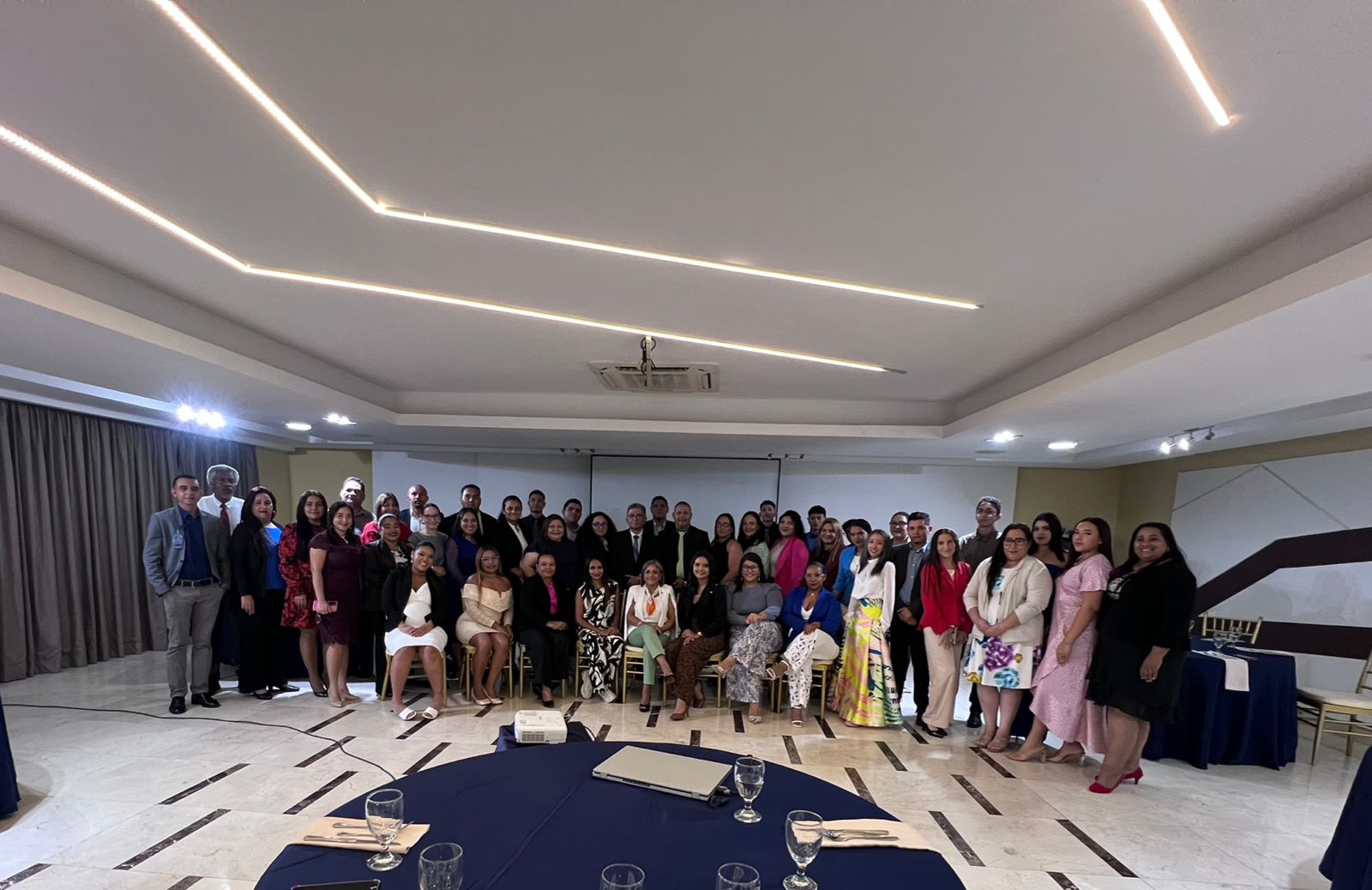 Ciclo de conferencias fortalece la formación jurídica de estudiantes y docentes de UMECIT