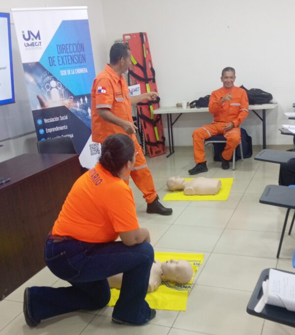 UMECIT fortalece su Equipo de Emergencias con capacitación en primeros auxilios impartida por SINAPROC