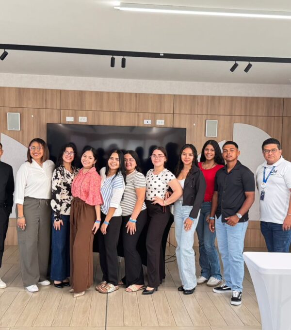 Estudiantes de Turismo Bilingüe de UMECIT fortalecen su formación con práctica de campo en el Hotel Radisson Riviera Panamá