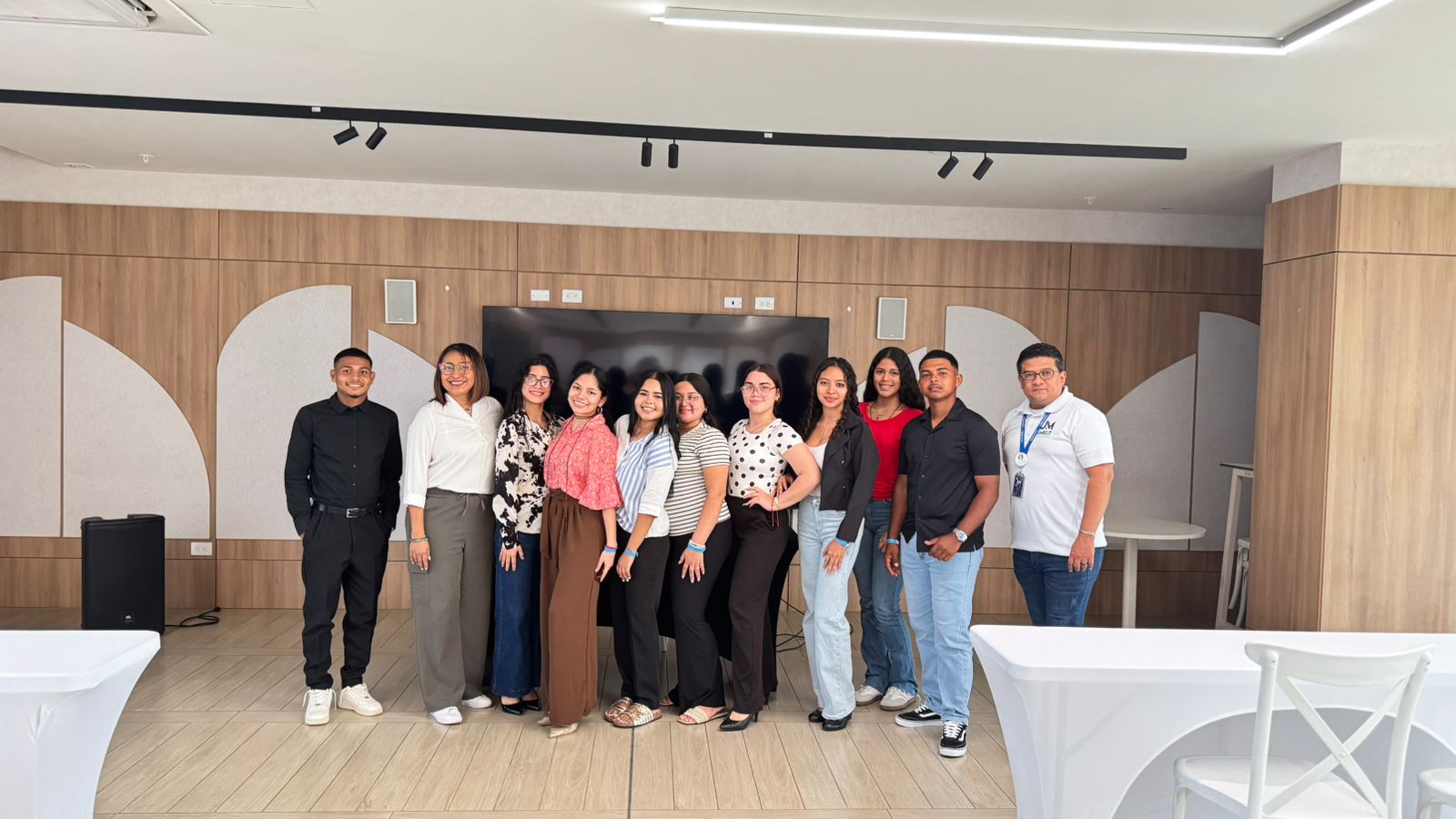 Estudiantes de Turismo Bilingüe de UMECIT fortalecen su formación con práctica de campo en el Hotel Radisson Riviera Panamá