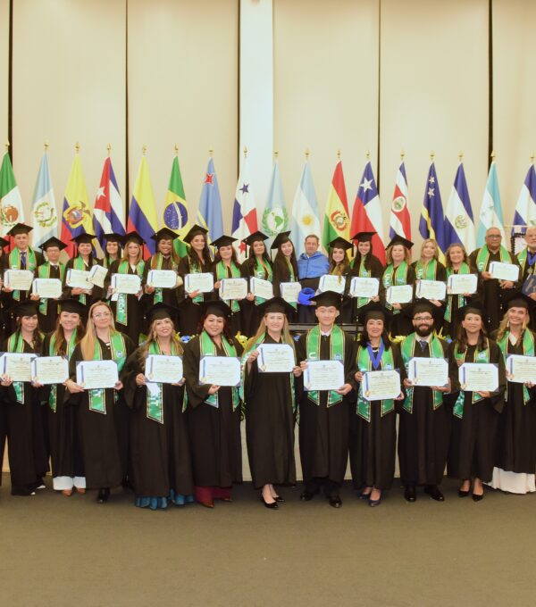 UMECIT entrega nuevos títulos de Doctor en Ciencias de la Educación a profesionales de Panamá, Colombia y Ecuador