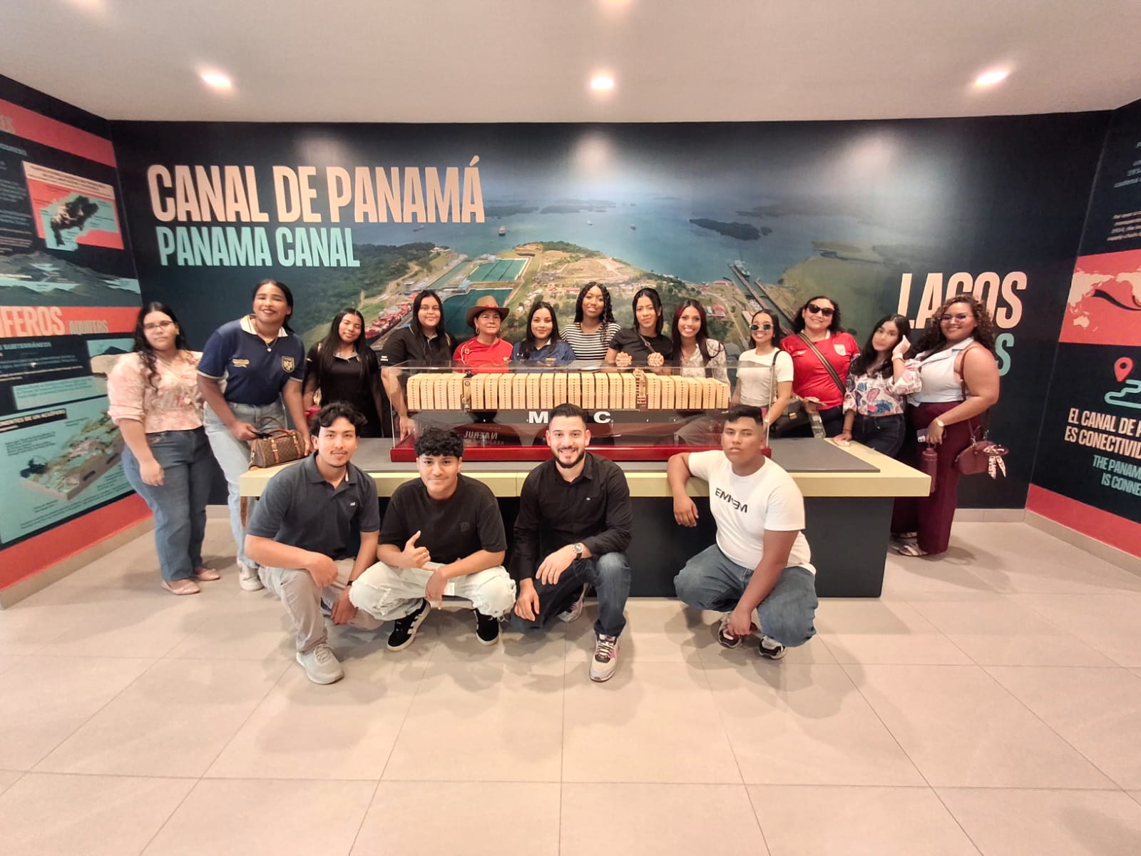 Gira académica al Canal de Panamá fortalece el aprendizaje en administración y gestión organizacional