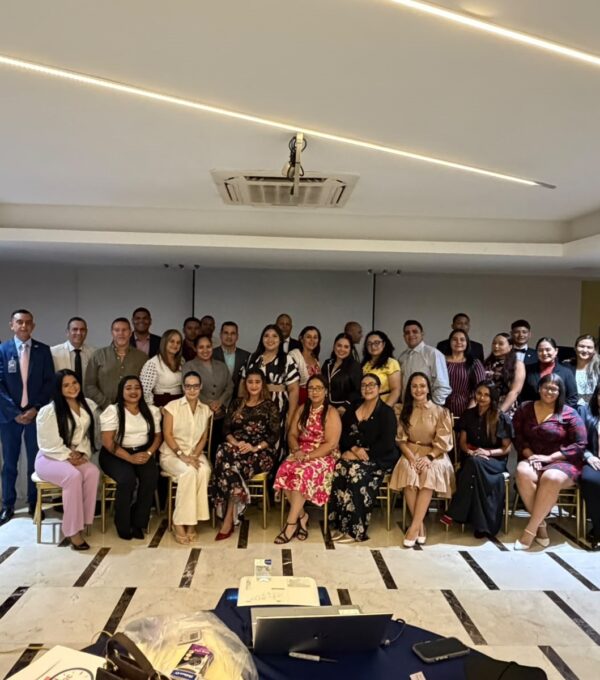 UMECIT fortalece la formación jurídica con conferencia especializada en Derecho Procesal Penal de Familia y Régimen Penal de Adolescentes