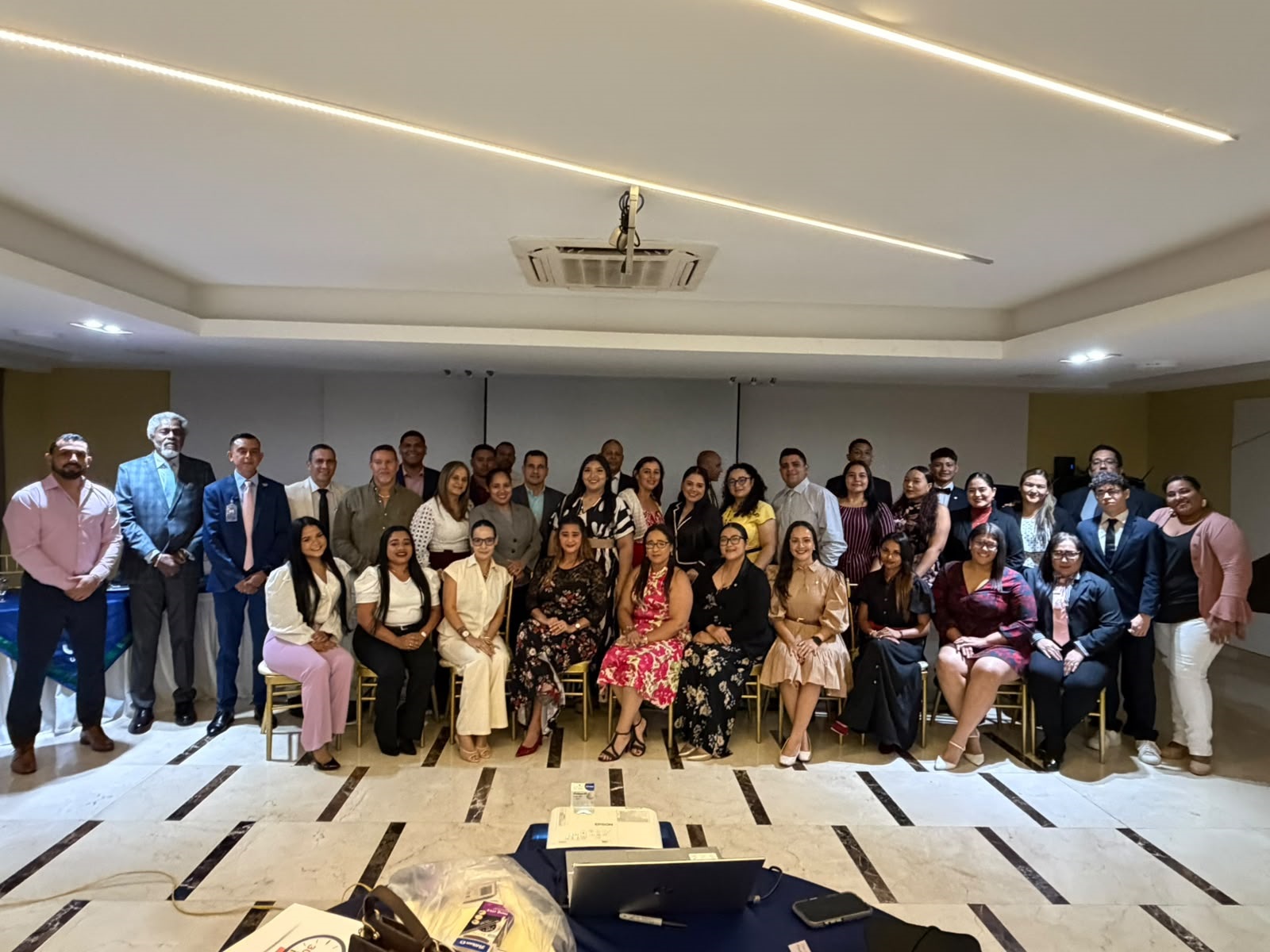 UMECIT fortalece la formación jurídica con conferencia especializada en Derecho Procesal Penal de Familia y Régimen Penal de Adolescentes