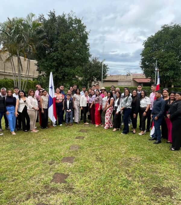 Estudiantes de UMECIT fortalecen su formación jurídica con gira internacional a Costa Rica