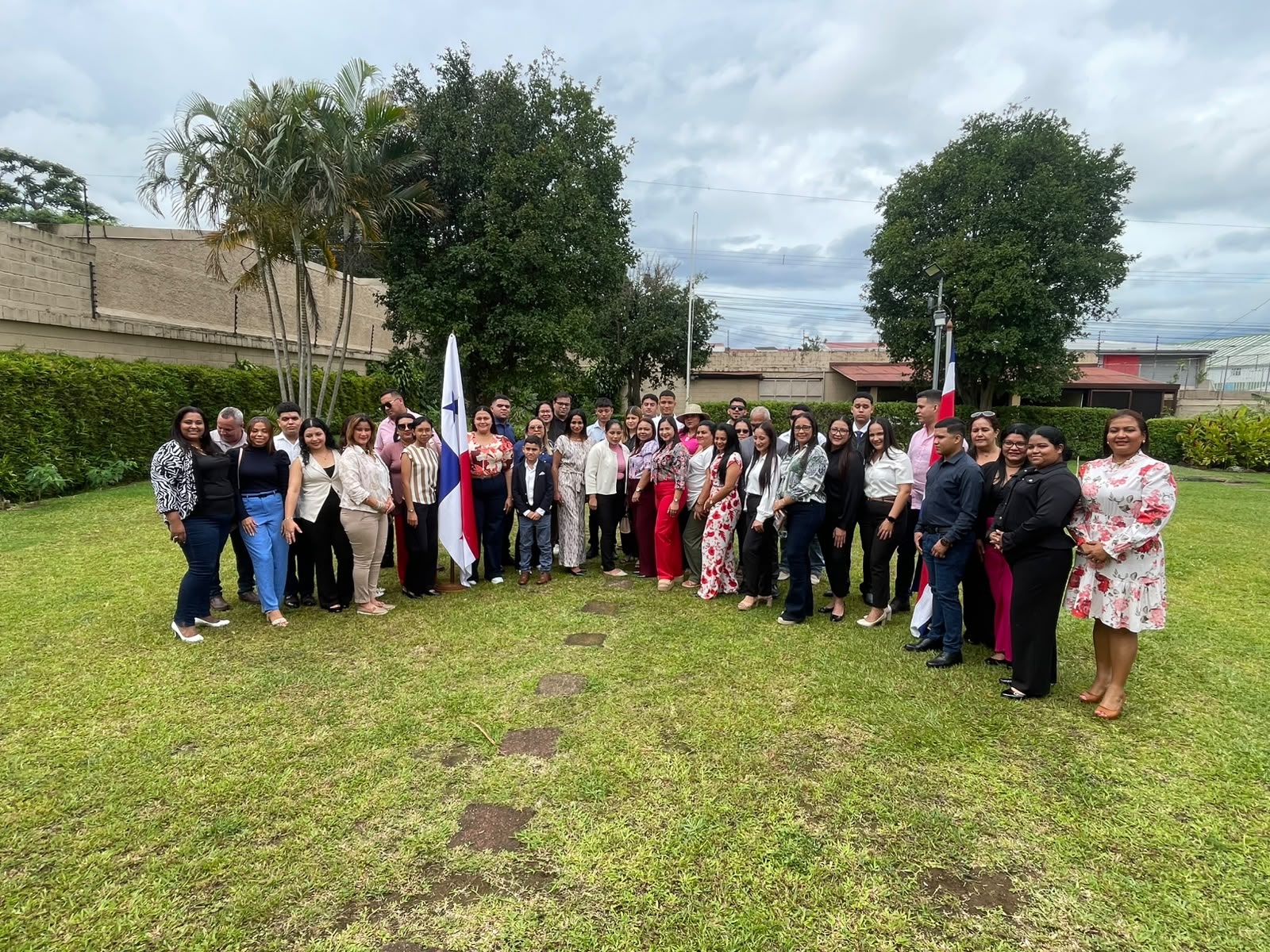Estudiantes de UMECIT fortalecen su formación jurídica con gira internacional a Costa Rica
