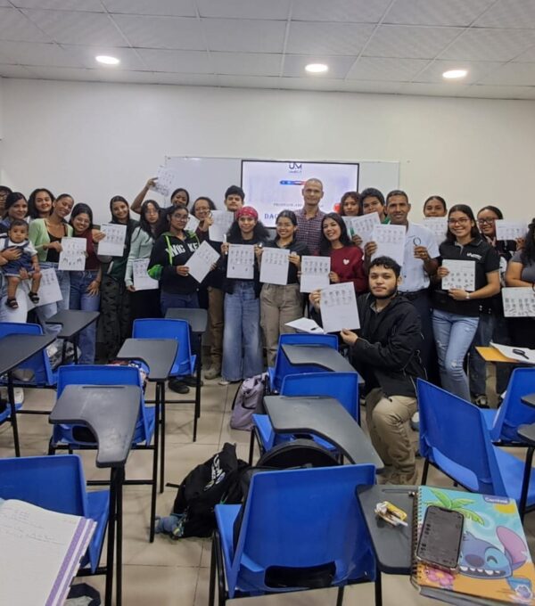 Huellas que hablan: estudiantes de UMECIT fortalecen su formación en Dactiloscopia