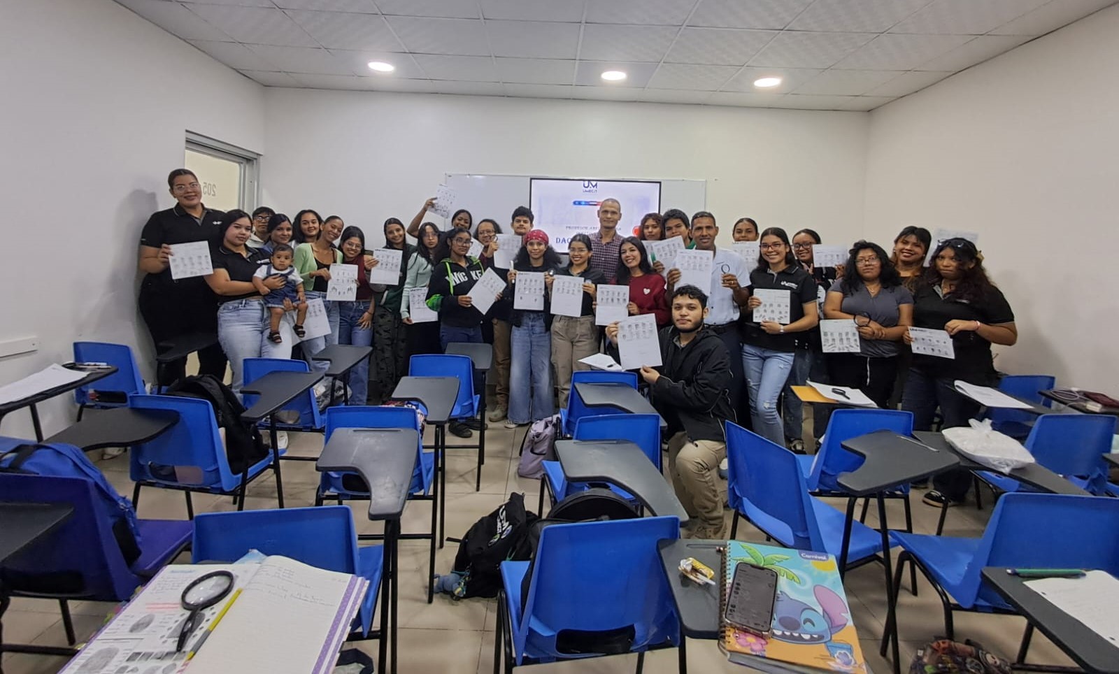 Huellas que hablan: estudiantes de UMECIT fortalecen su formación en Dactiloscopia