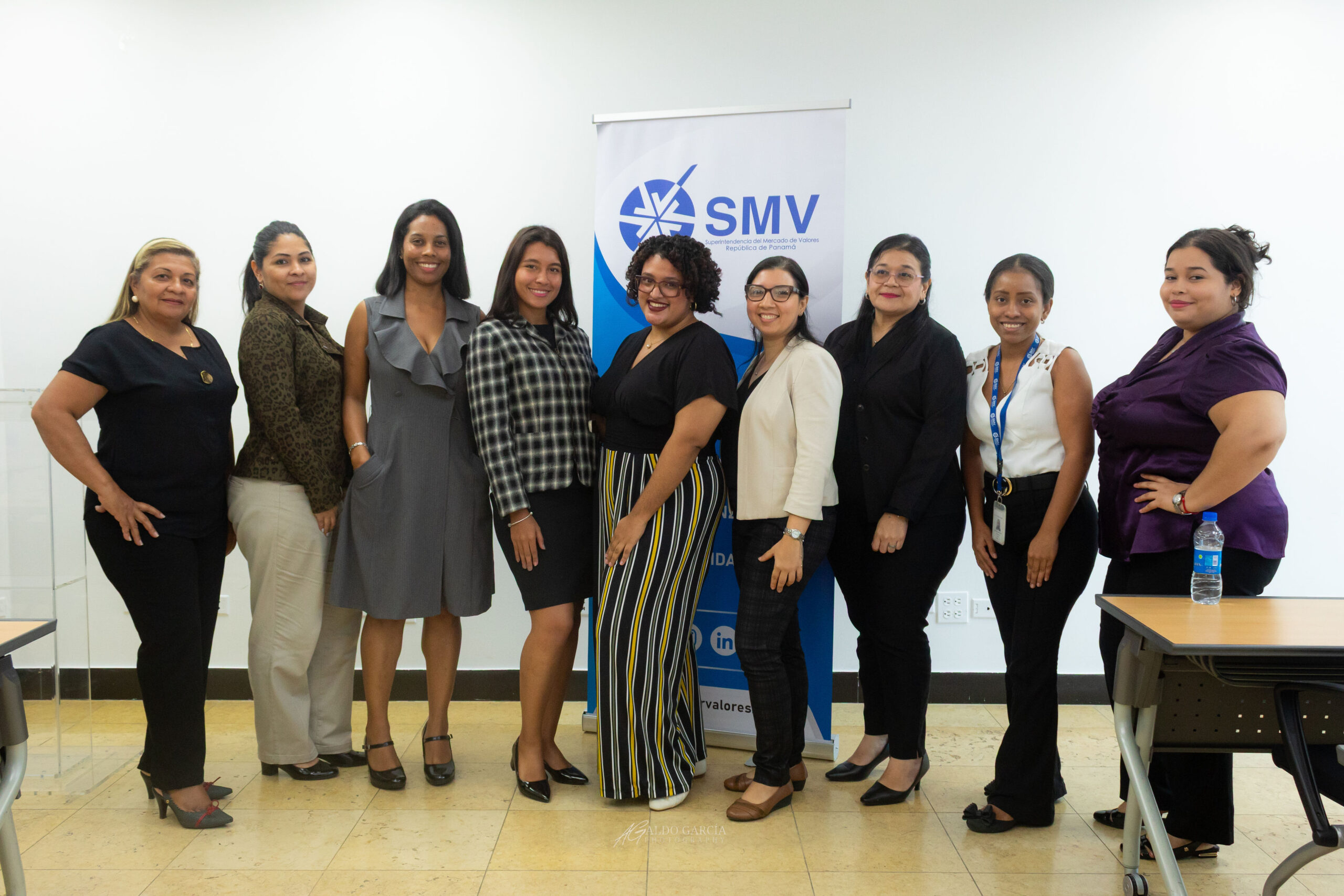 Gira Académica a la Superintendencia del Mercado de Valores fortalece la formación de estudiantes de Derecho