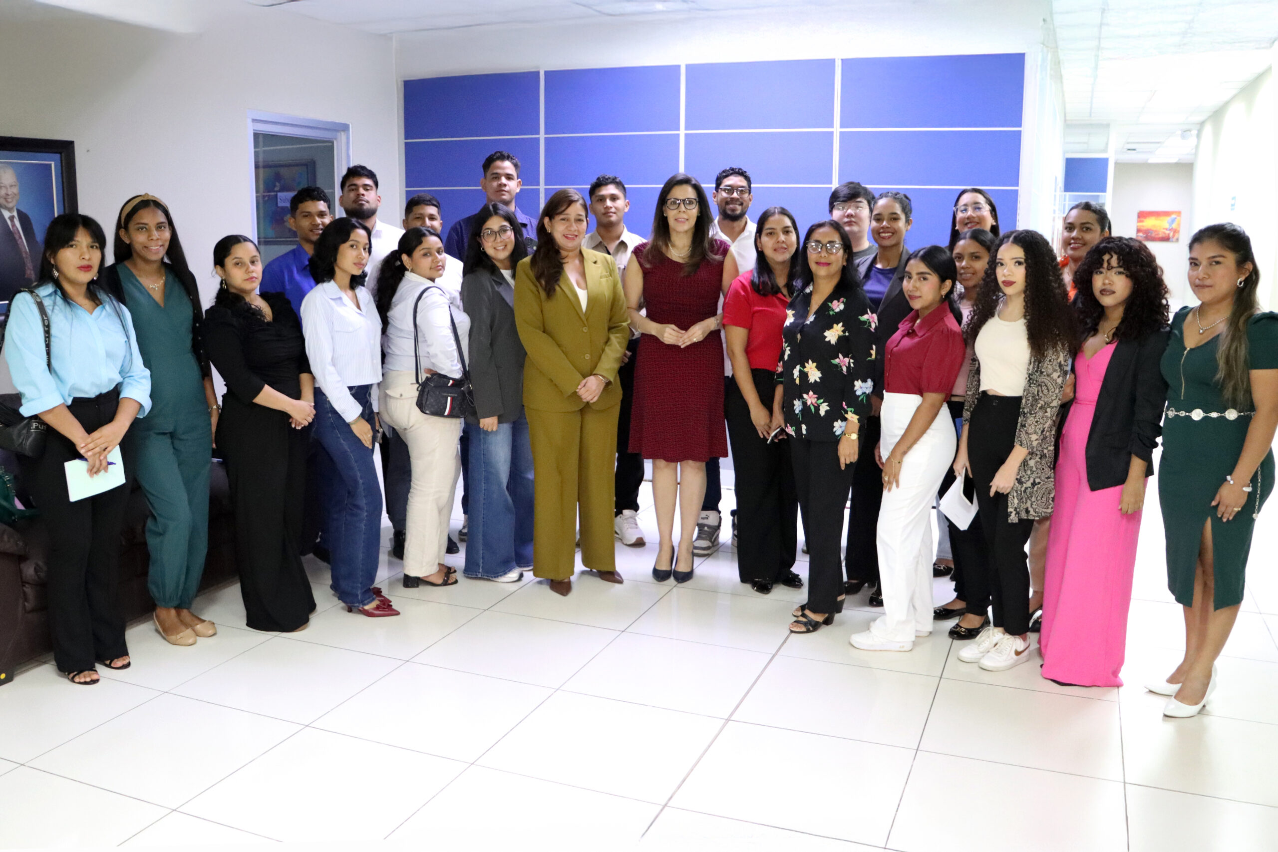 Gira académica acerca a estudiantes de Banca y Finanzas a la realidad financiera de Panamá