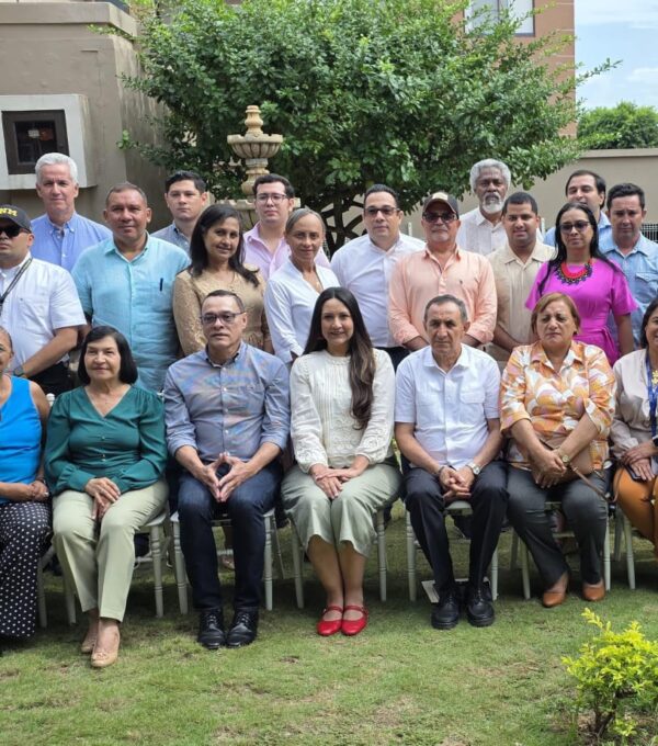 Sede Chitré fortalece su vinculación internacional mediante conversatorio estratégico con la OIM