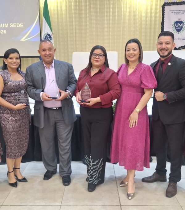 Reconocimos las huellas de los graduados en el Encuentro Bianual y Premio VESTIGIUM 2026