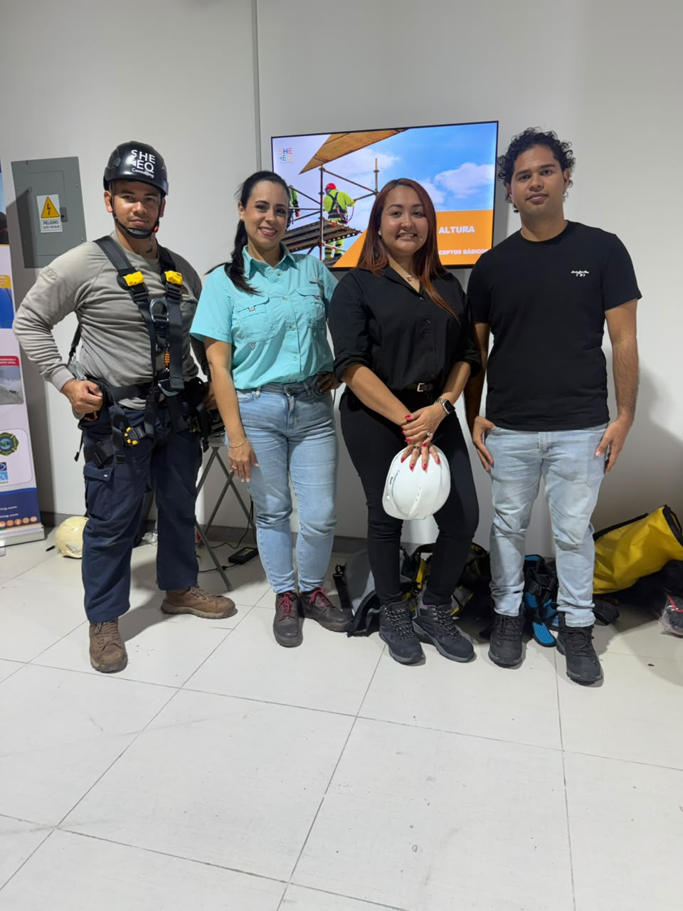 Estudiantes fortalecen sus competencias técnicas junto a SHEEQ Consulting, S.A.