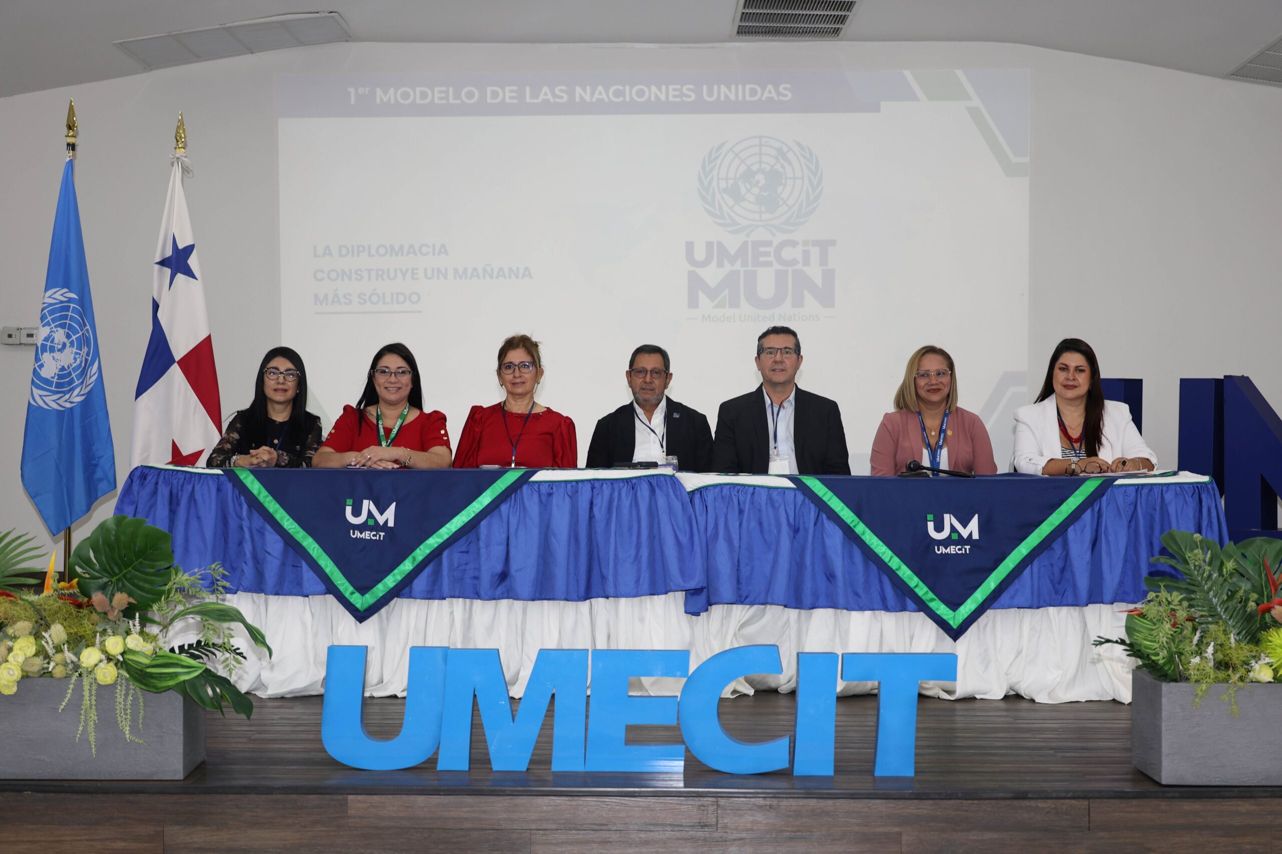 El diálogo y la diplomacia reúnen a futuros profesionales en la Primera Simulación Internacional de la Asamblea General de las Naciones Unidas de UMECIT