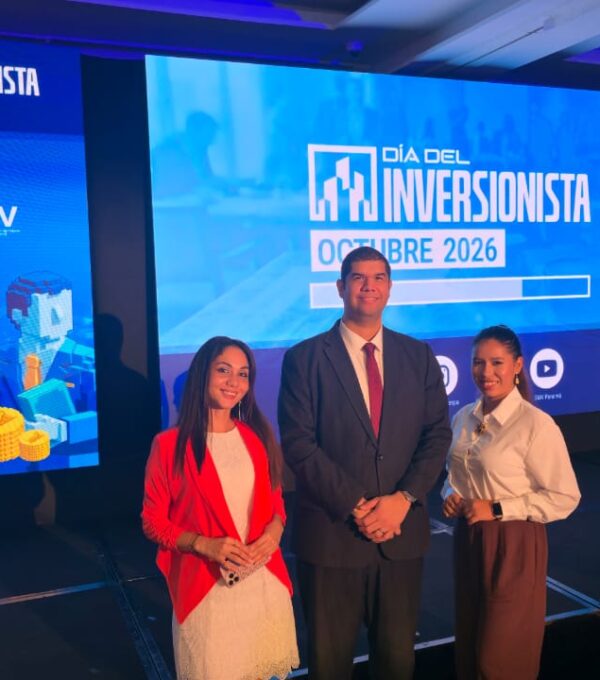Futuras profesionales del Derecho amplían sus conocimientos en el Día del Inversionista